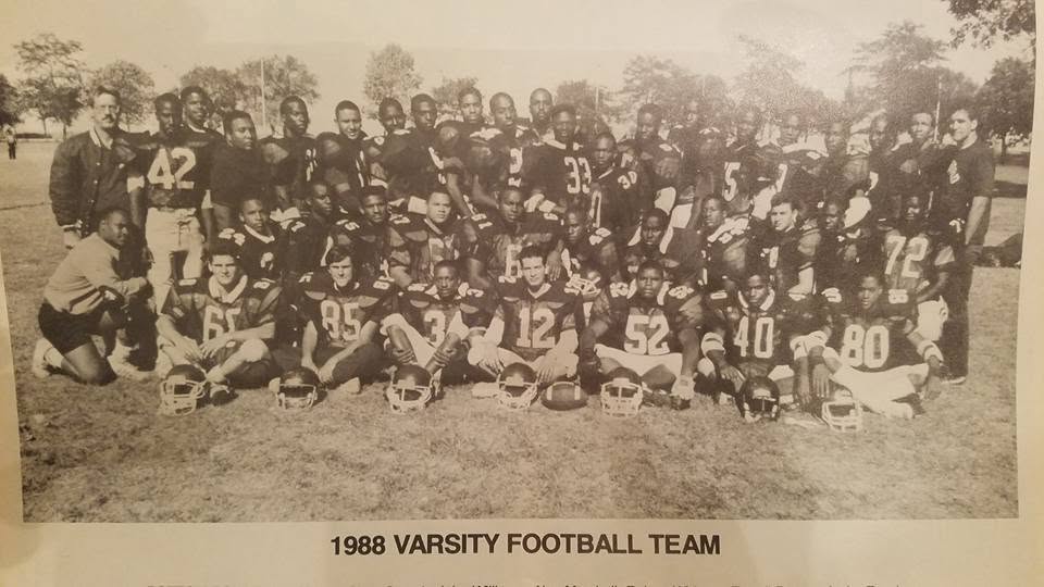 Vidusskolas amerikāņu futbols, Kenwood Broncos.